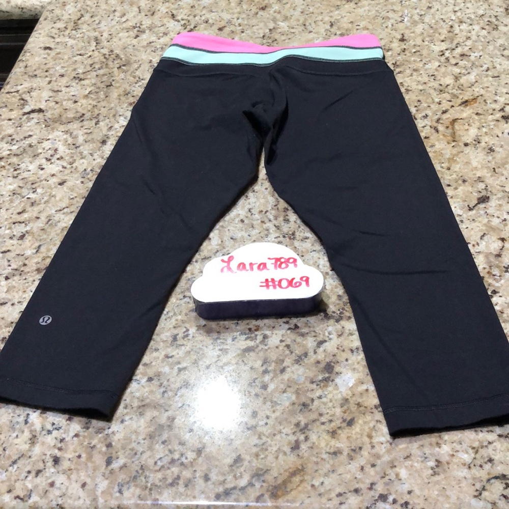 Lululemon Reversible Crop - Picture 8 of 16